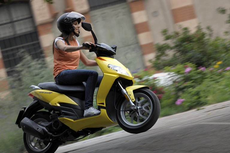 Получение прав на скутер